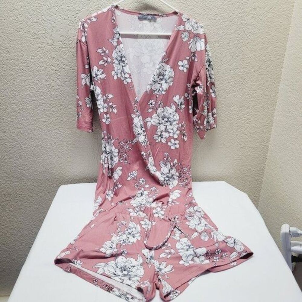 * Wondering Dreams medium pajama set wrap shirt top elastic waist shorts